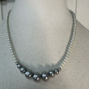 Single strand pearl bead necklace with gray blue beads